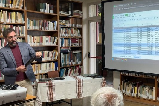 The restitution event in Addis Ababa – Giovanni Chiriacò shows old records and the archive of the project
